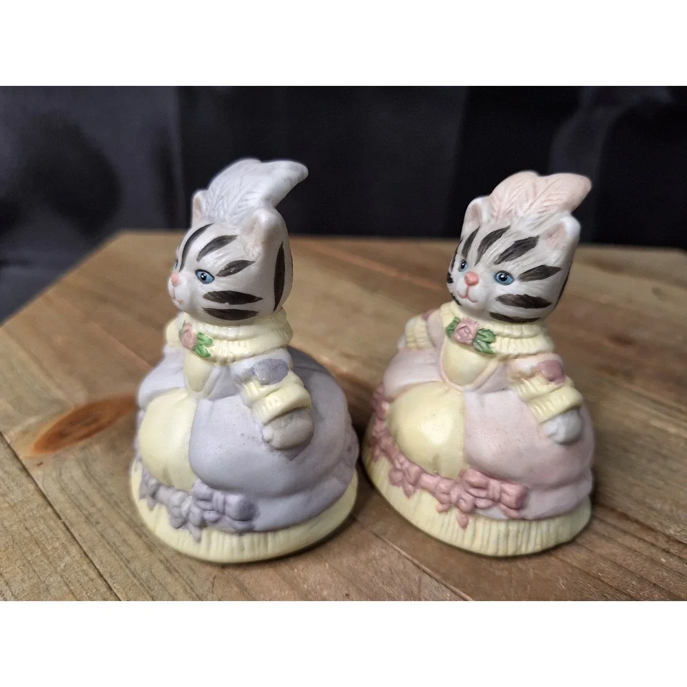 Vintage Kitty Cucumber Cinderella Stepsisters Cat Salt and Pepper Shakers